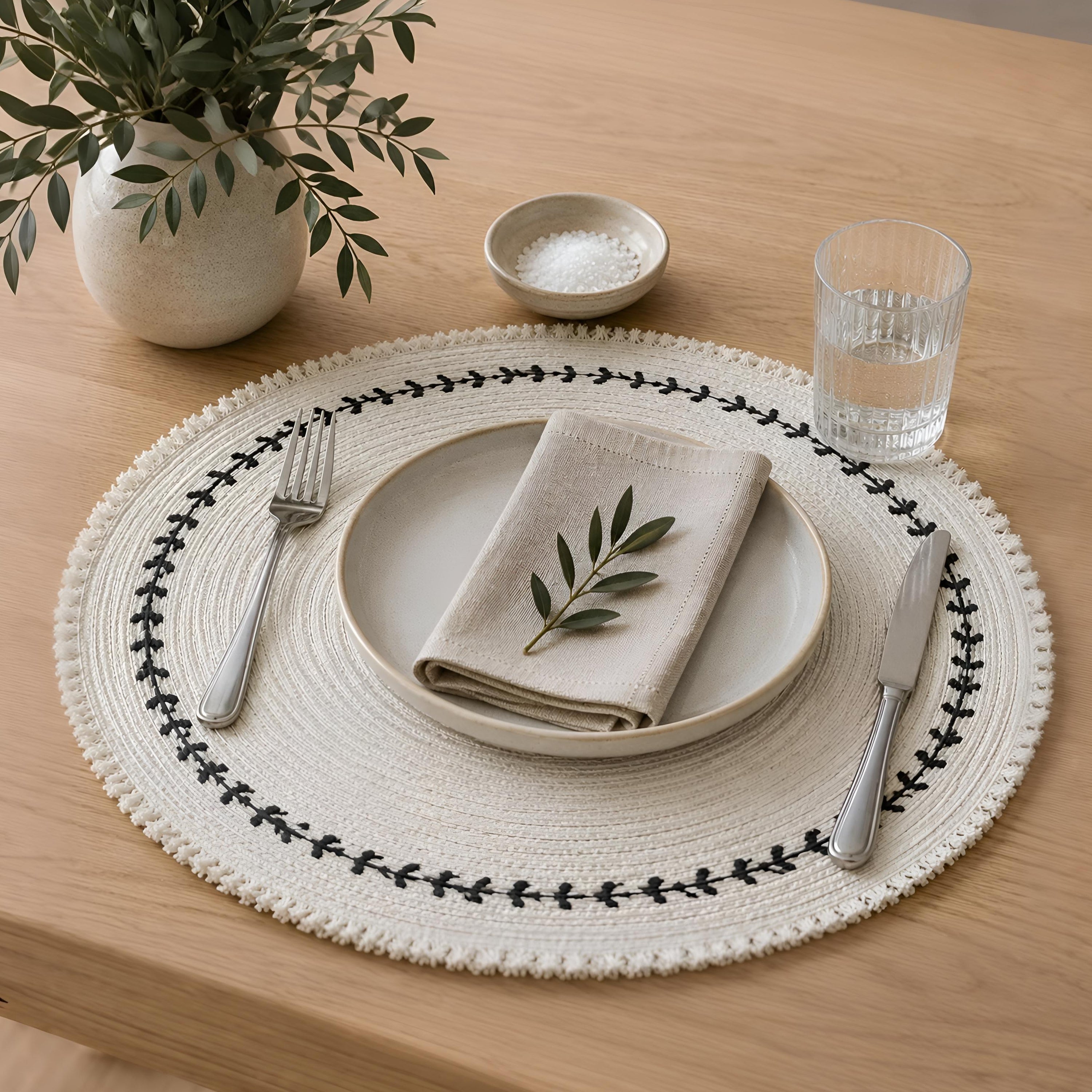 Dainty Home Petals 15" Round Woven Placemats Set of 4 - Durable and Non-Slip Table Mats