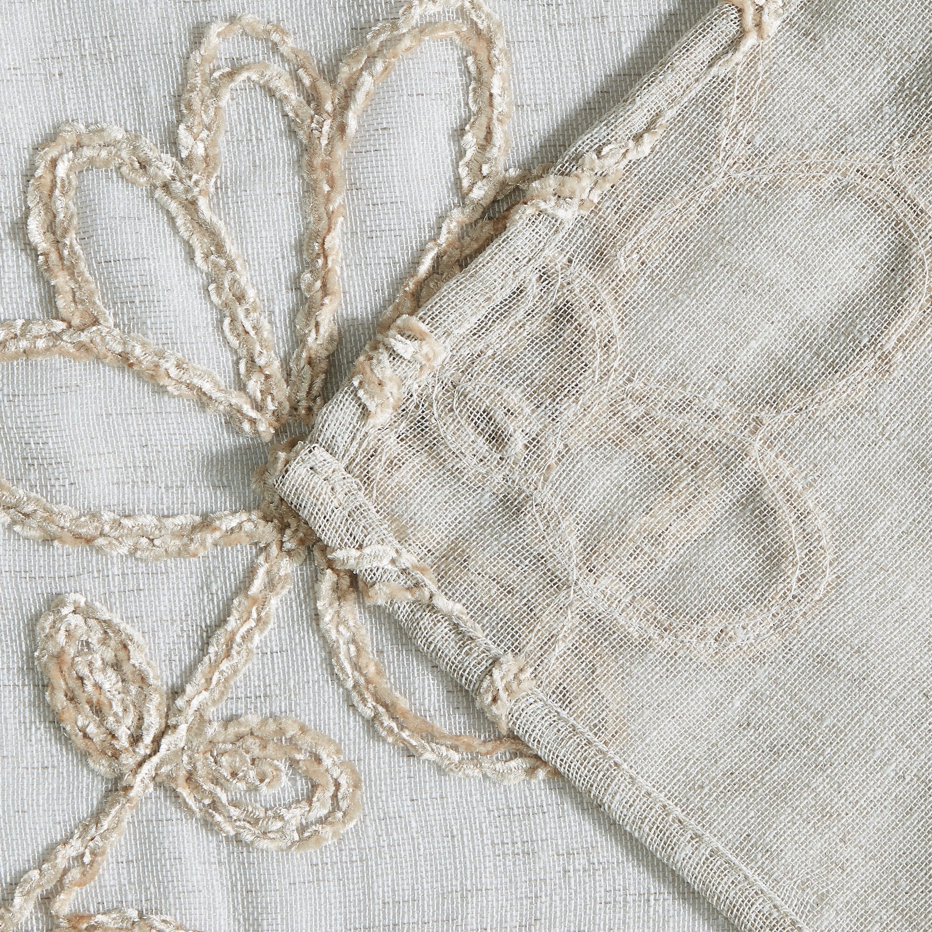 Dainty Home Rita 3D Linen Look Textured Floral 3D Chenille Designed Fabric Shower Curtain
