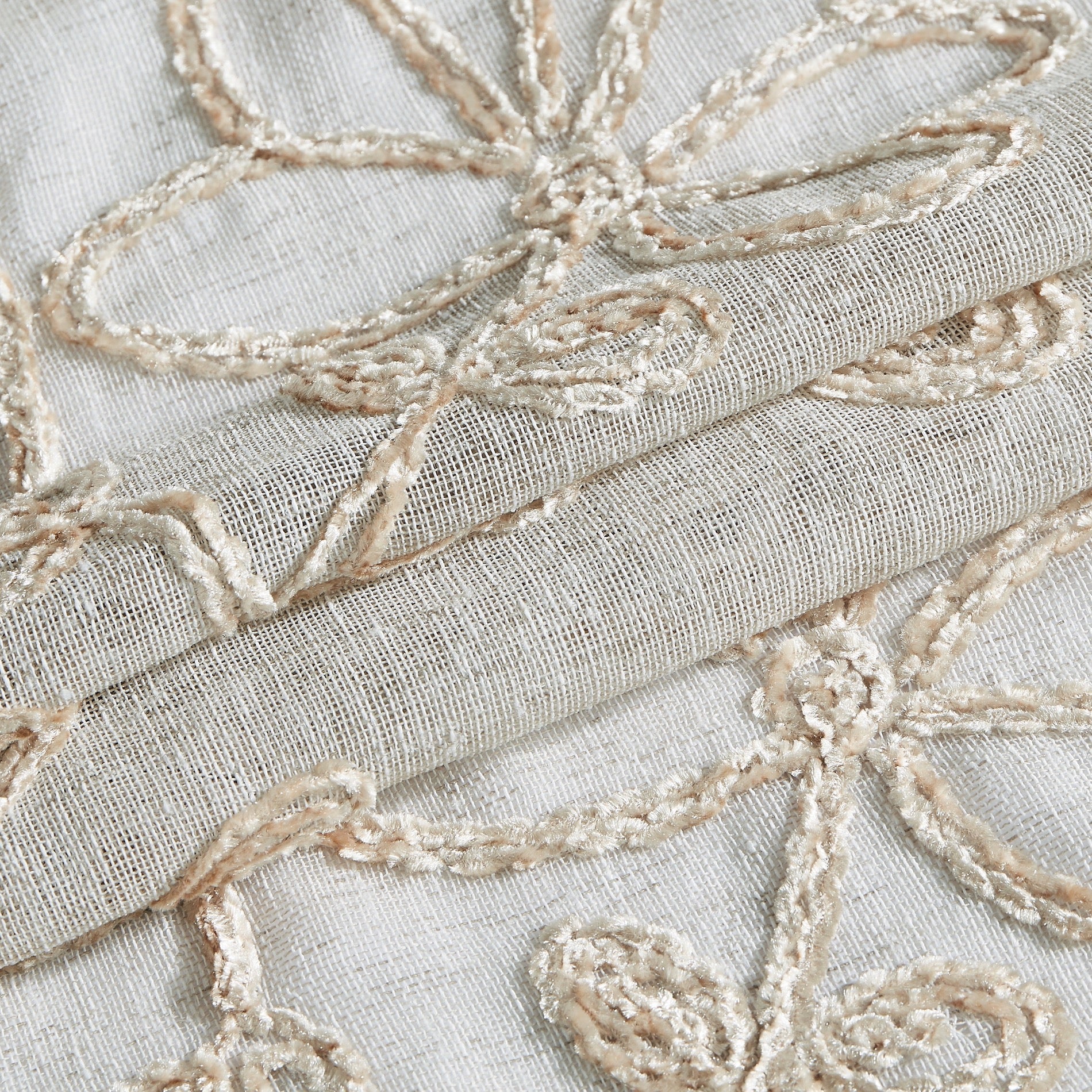 Dainty Home Rita 3D Linen Look Textured Floral 3D Chenille Designed Fabric Shower Curtain