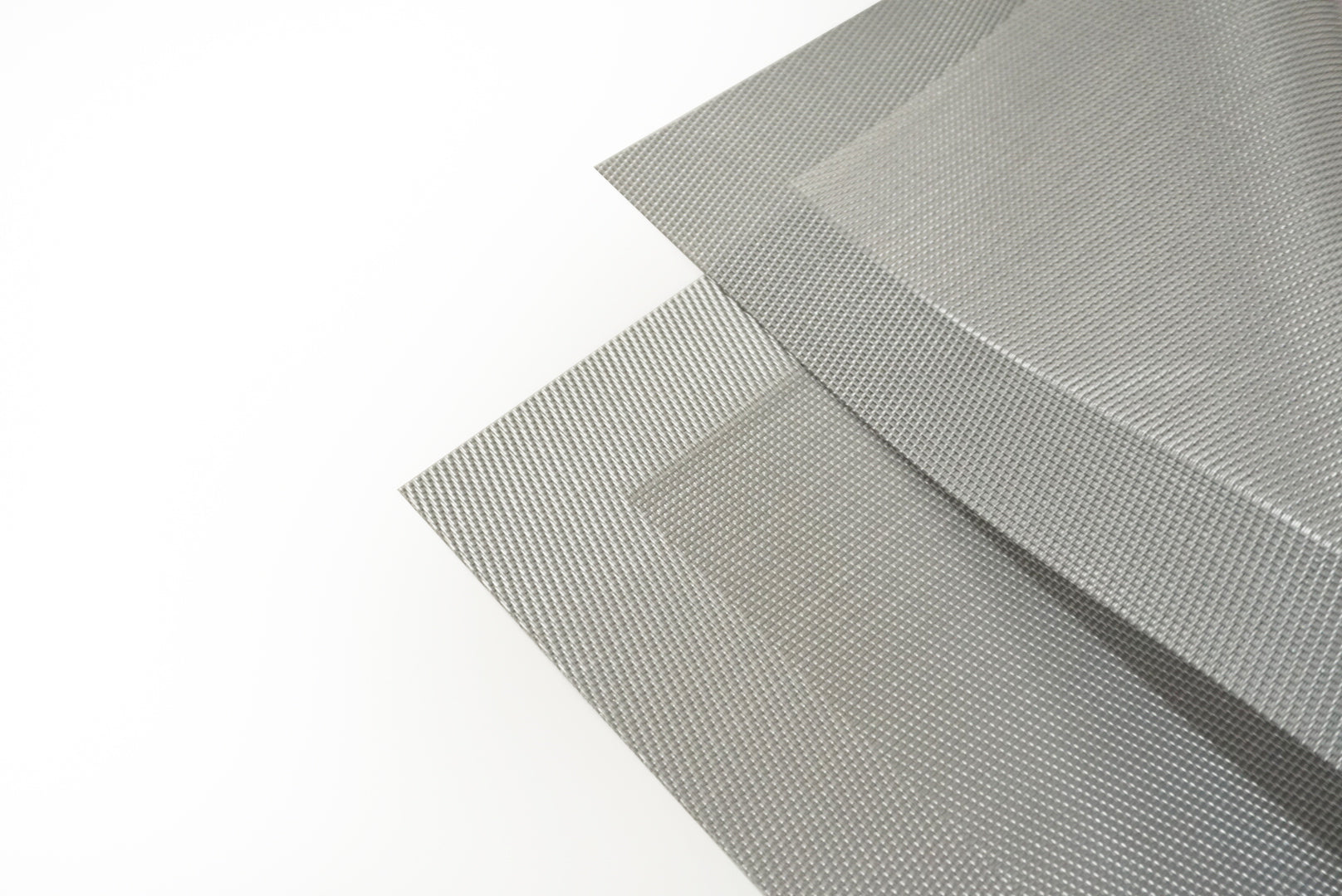 Dainty Home Santa Monica Woven Textilene Crossweave With Solid Geometric Pattern Reversible 13" x 19" Rectangular Placemats